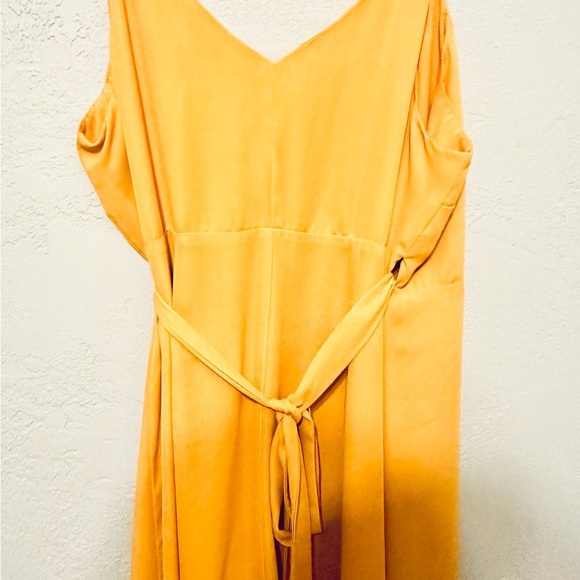 Lulu's Manhattan Moment Large Yellow Gold Wrap Dress EUC - Picture 4 of 4